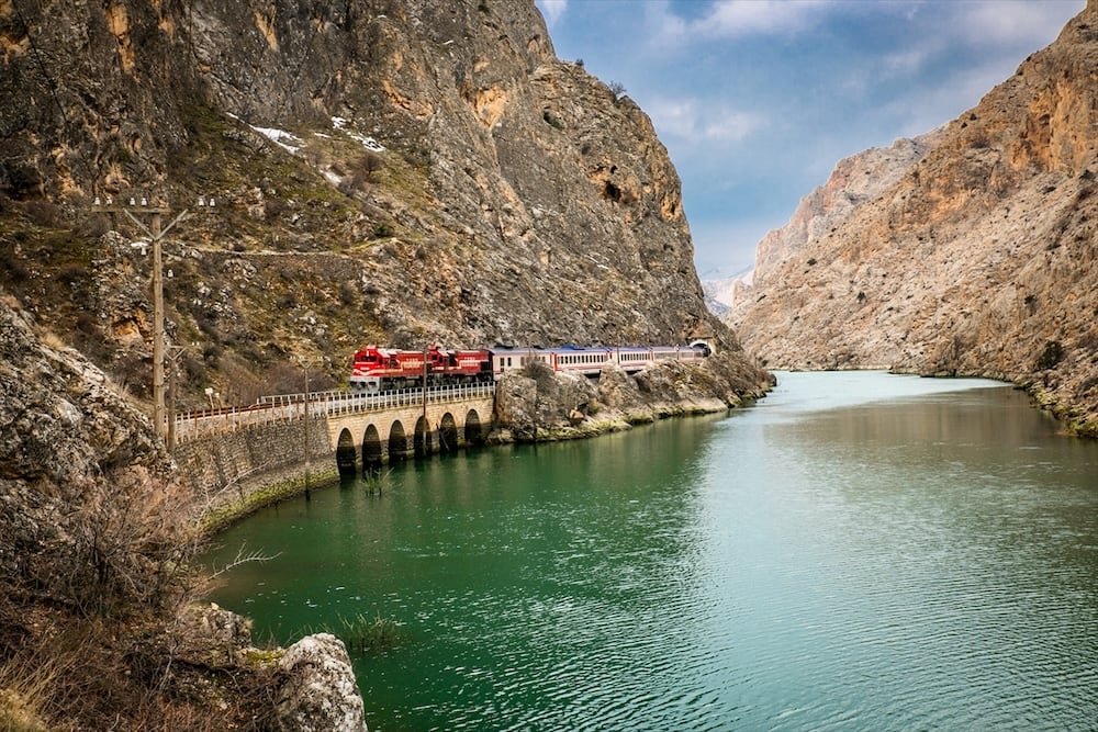 AA-20251026-39524166-39524165-TURISTIK_DOGU_EKSPRESININ_YENI_SEZON_BILETLERI_YARIN_SATISA_CIKACAK