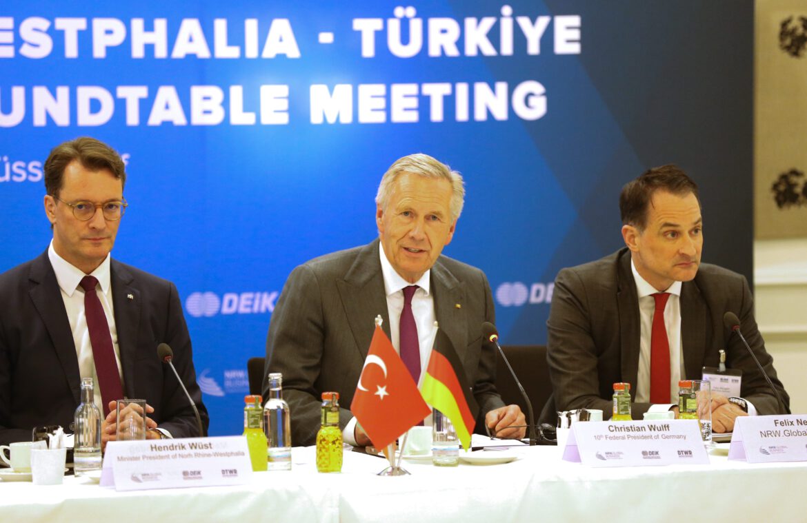 AA-20251027-39537862-39537860-ALMANYANIN_KRV_EYALETI_BASBAKANI_WUSTTEN_TURKIYE_ILE_EKONOMIK_ILISKILERIN_DERINLESTIRILMESI_VURGUSU