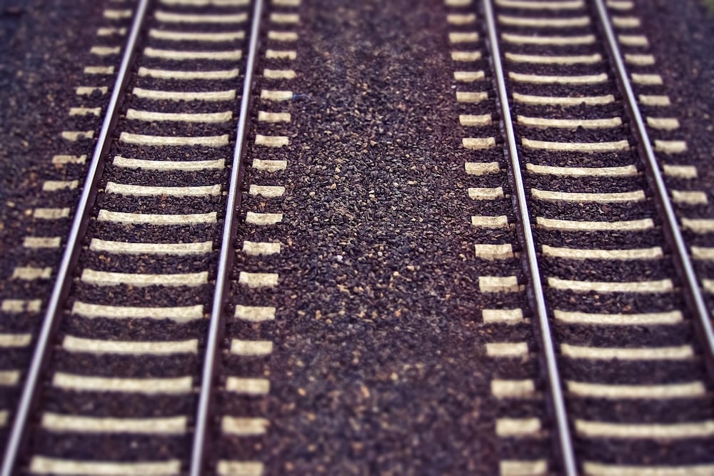 gleise-ray-zug-tren